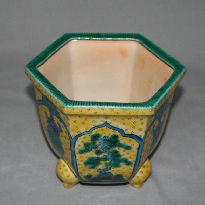 画像5: 九谷焼(瑛生)吉田屋松竹梅文様5号六角鉢（紫）