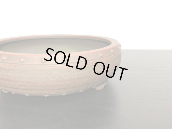 画像2: 常滑鉢　「美芸」　内縁鋲打丸鉢 (2)