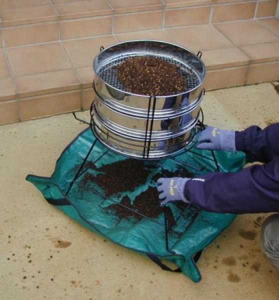 画像2: らくらく土フルイスタンド (2)